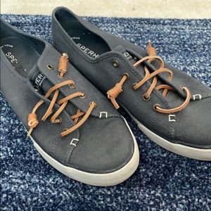 EUC sperry low top navy sneaker